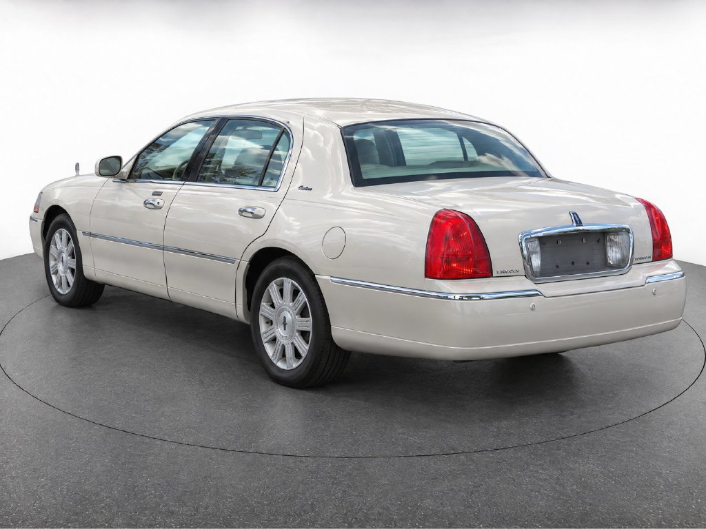 Used 2003 Lincoln Town Car Cartier RWD image 30