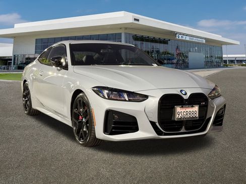 Used 2025 BMW M440i Coupe w/ Premium Package image 2