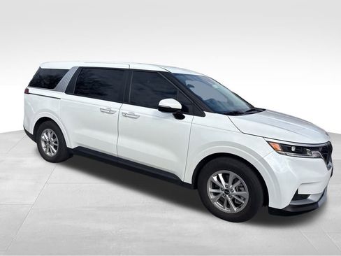 Certified 2024 Kia Carnival LX image 9