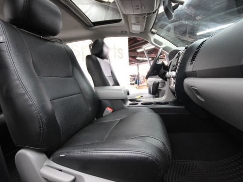 Used 2013 Toyota Tundra 4x4 CrewMax image 28