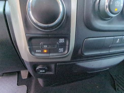 Used 2015 RAM 1500 Classic SLT AWD/4WD image 14