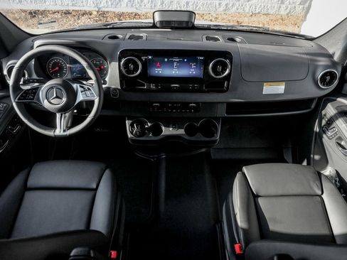 Used 2025 Mercedes-Benz Sprinter 2500 image 20