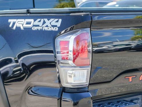 Used 2021 Toyota Tacoma TRD Off-Road w/ TRD Premium Off Road Package AWD/4WD image 7