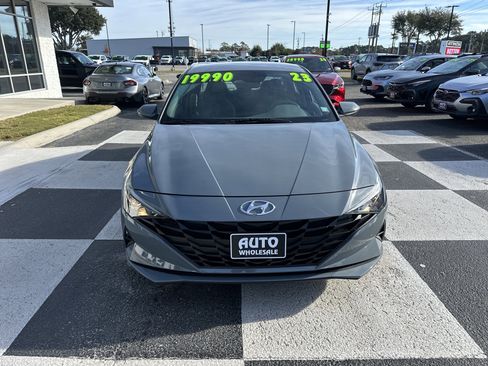 Used 2023 Hyundai Elantra SEL image 2