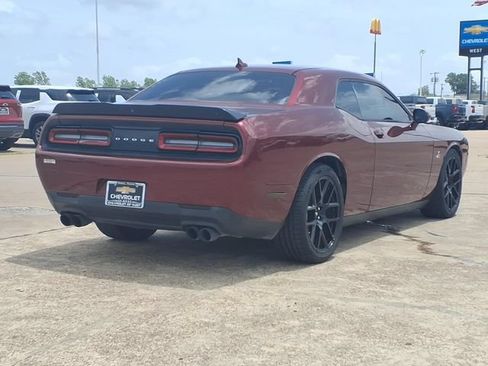 Used 2017 Dodge Challenger R/T Scat Pack w/ Leather Interior Group RWD image 5