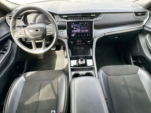 Used 2023 Jeep Grand Cherokee L Laredo image 27