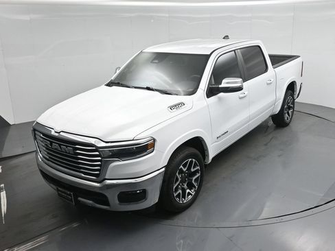 Used 2025 RAM 1500 Laramie AWD/4WD image 35