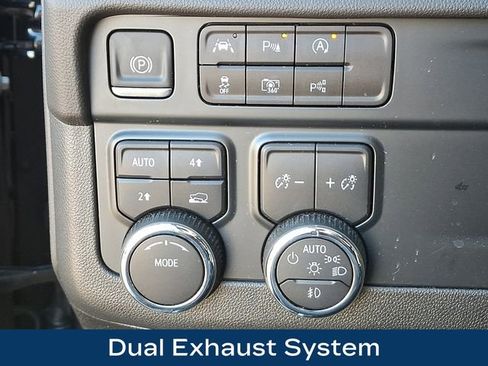 Used 2025 Chevrolet Suburban Premier image 27