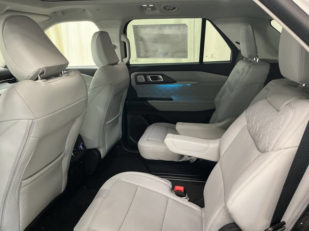 New 2026 Ford Explorer Platinum w/ LUX Leather Package AWD/4WD image 39