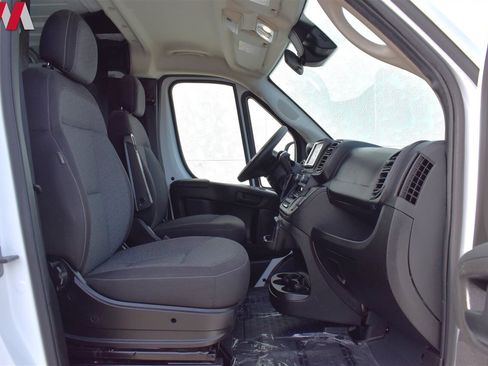 Used 2025 RAM ProMaster 2500 w/ U-Haul Equipment Group FWD image 31