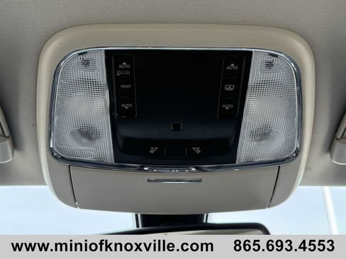 Used 2015 Chrysler 300 Limited image 24