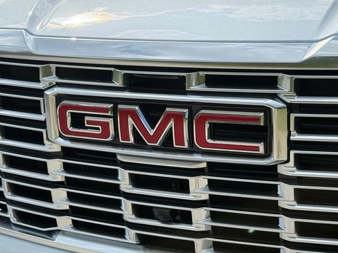 New 2026 GMC Yukon XL Denali w/ Denali Reserve Package AWD/4WD image 7