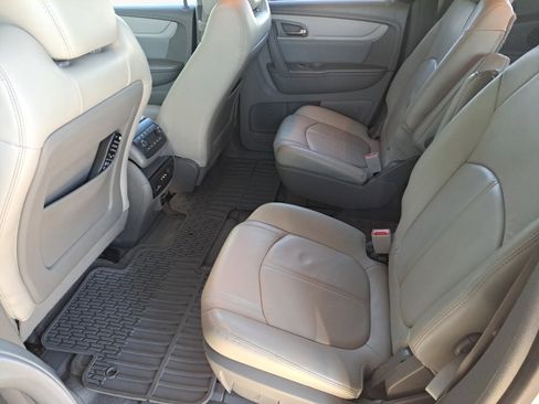 Used 2016 Chevrolet Traverse LT image 12