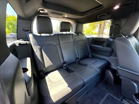 Used 2025 Land Rover Defender 130 S AWD/4WD image 31