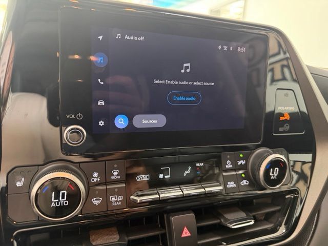 Used 2023 Toyota Highlander XLE AWD/4WD image 19