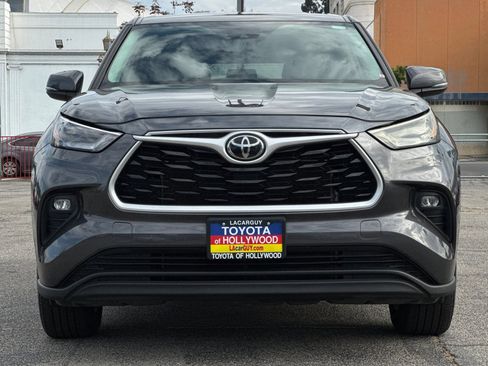 Used 2023 Toyota Highlander LE AWD/4WD image 9
