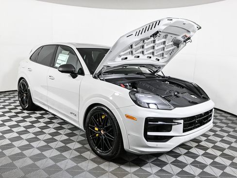 New 2026 Porsche Cayenne GTS image 43