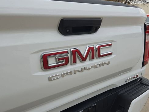 Used 2024 GMC Canyon AT4 image 12