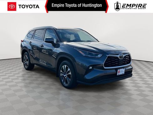 Used 2021 Toyota Highlander XLE image 1