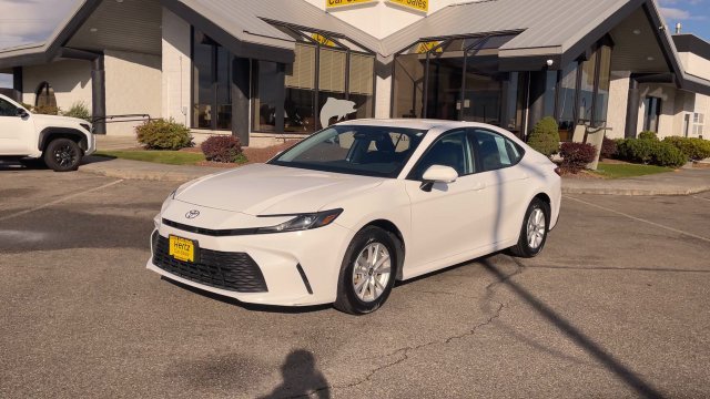 Used 2025 Toyota Camry LE AWD/4WD image 5
