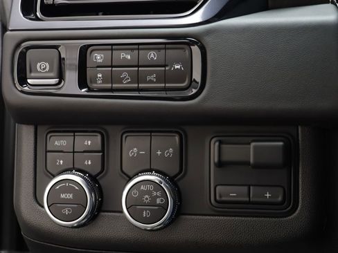 Used 2025 GMC Yukon AT4 Ultimate image 8