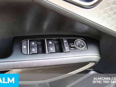 Used 2025 Kia Soul LX w/ LX Technology Package FWD image 37
