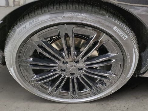 New 2026 Land Rover Range Rover Long Wheelbase SE image 12