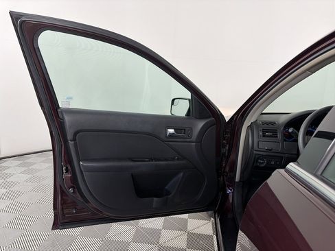 Used 2011 Ford Fusion SE image 10