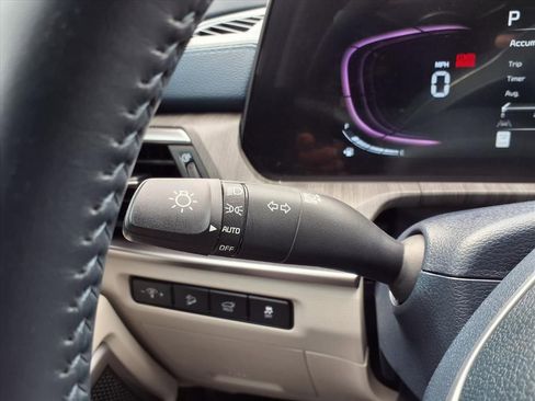 Used 2025 Kia Telluride EX w/ EX Captain's Chair Package image 21