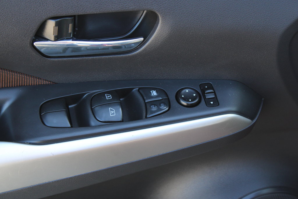 Used 2020 Nissan Kicks SR FWD image 26