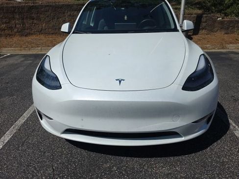 Used 2022 Tesla Model Y Performance AWD/4WD image 2