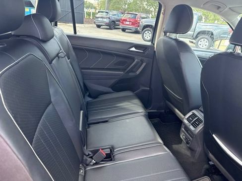Used 2022 Volkswagen Tiguan SE FWD image 11