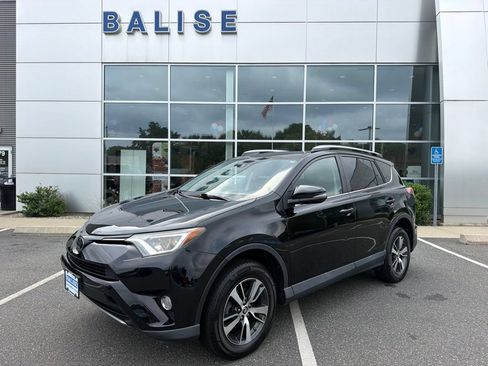 Used 2017 Toyota RAV4 XLE AWD/4WD image 1