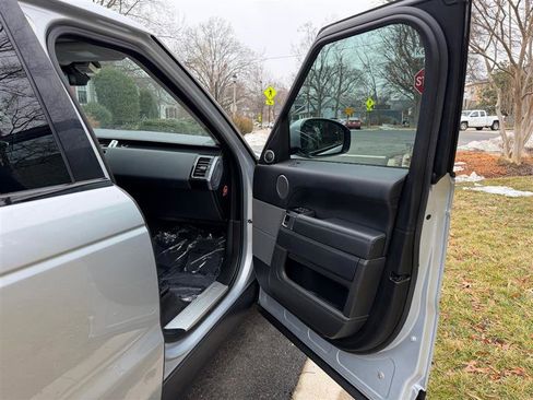 Used 2016 Land Rover Range Rover Sport HSE image 14