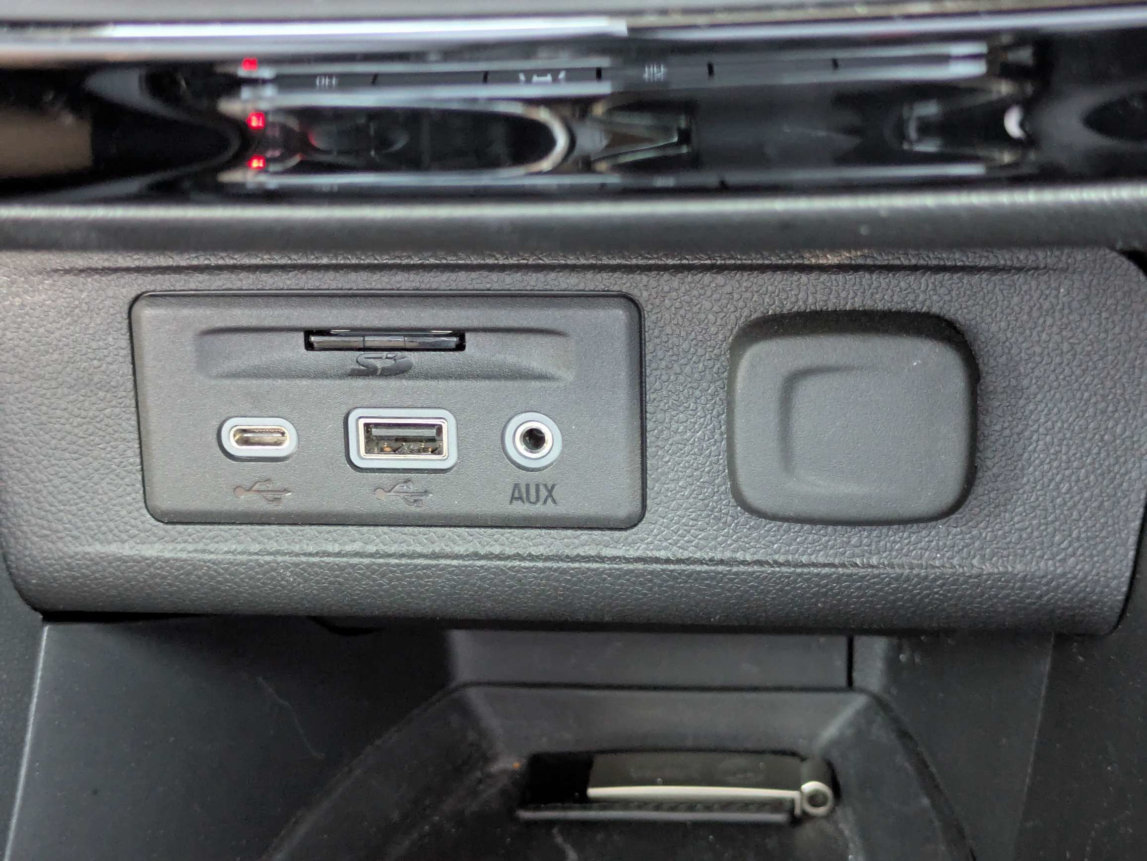Used 2023 Buick Encore GX Essence w/ Advanced Technology Package FWD image 26