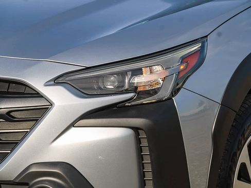 Used 2023 Subaru Outback Premium image 8