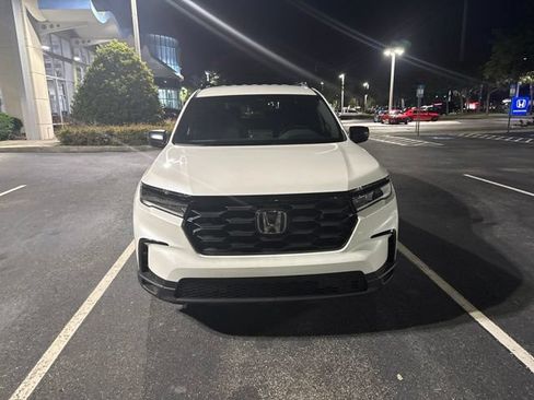 Certified 2025 Honda Pilot Sport image 2