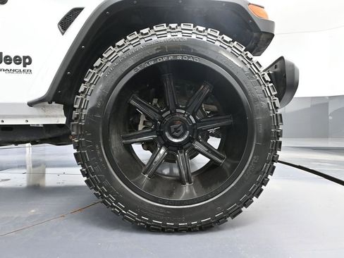 Used 2021 Jeep Wrangler Unlimited Sahara AWD/4WD image 18