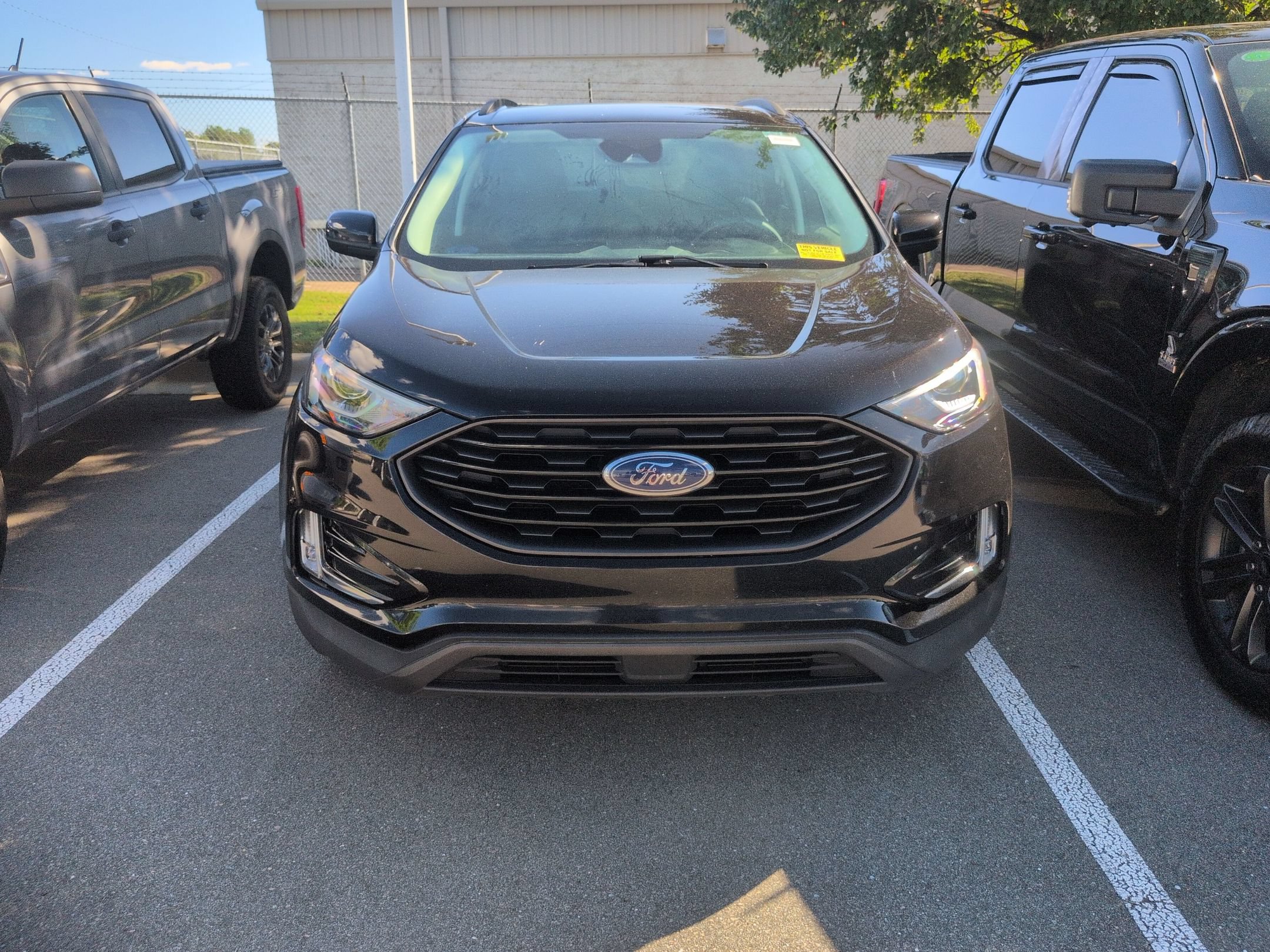 Used 2022 Ford Edge SEL w/ Sport Appearance Package AWD/4WD image 3