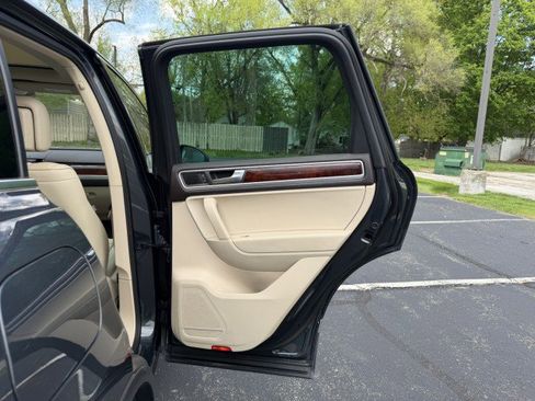 Used 2013 Volkswagen Touareg Executive image 26