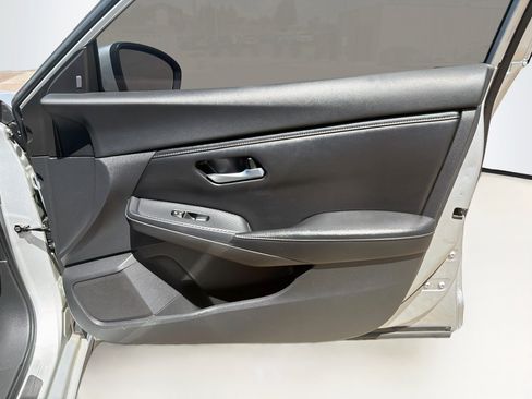 Used 2021 Nissan Sentra SV FWD image 29