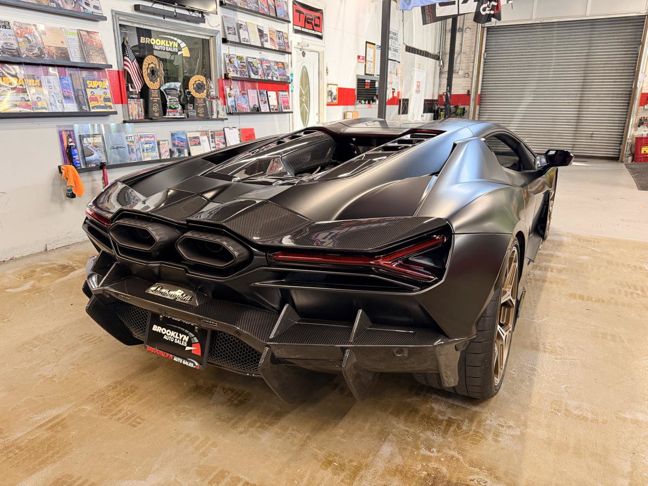 Used 2024 Lamborghini Revuelto AWD/4WD image 6