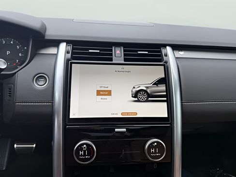 Used 2026 Land Rover Discovery Limited Edition AWD/4WD image 25