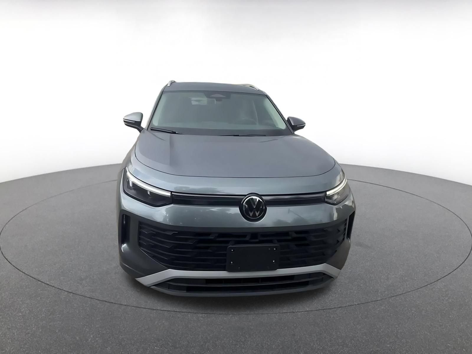 Used 2026 Volkswagen Tiguan SE AWD/4WD image 4