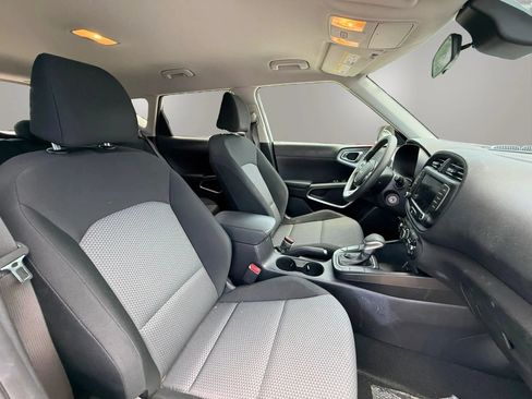 Used 2023 Kia Soul LX w/ LX Technology Package FWD image 14