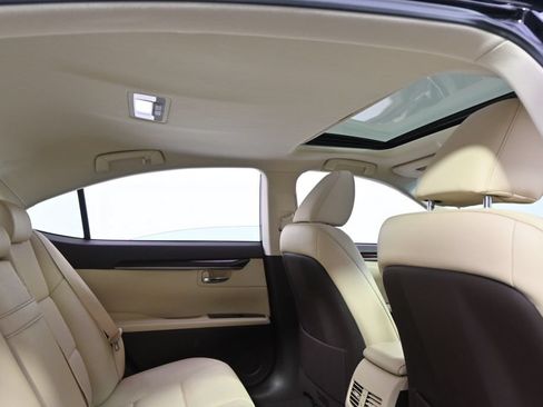 Used 2017 Lexus ES 350 w/ Premium Package FWD image 17