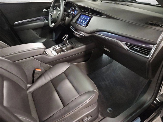 Used 2023 Cadillac XT4 Luxury w/ Cold Weather Package AWD/4WD image 22