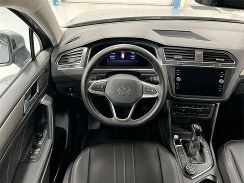 Used 2023 Volkswagen Tiguan SE image 11