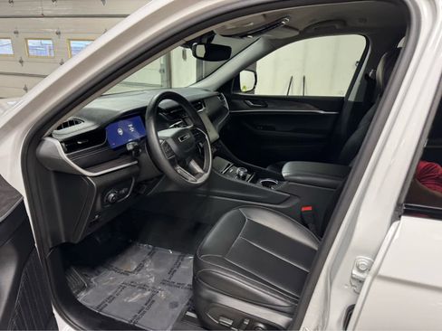 Used 2024 Jeep Grand Cherokee Limited w/ Trailer Tow Package image 16