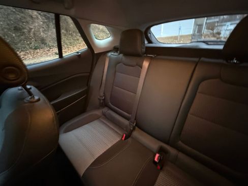 Used 2025 Chevrolet Trax LT image 37